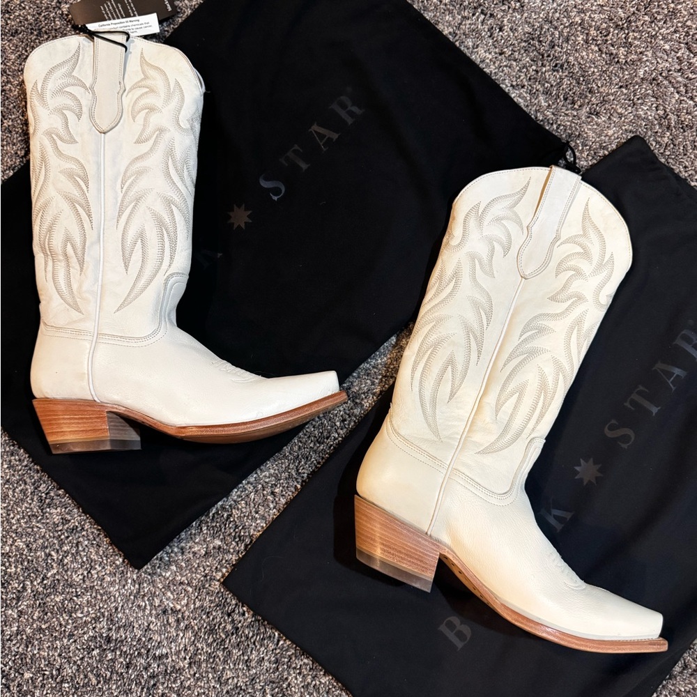 Black Star White Western Boots🌟